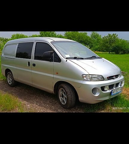 Серый Хендай H-1, объемом двигателя 25 л и пробегом 380 тыс. км за 3000 $, фото 1 на Automoto.ua