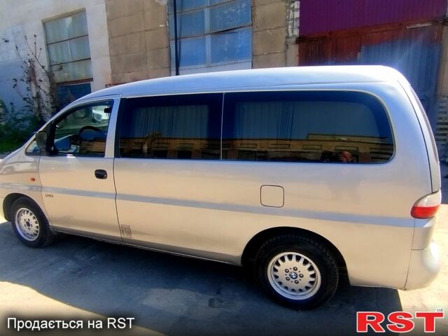 Сірий Хендай H-1, об'ємом двигуна 2.5 л та пробігом 312 тис. км за 5500 $, фото 7 на Automoto.ua