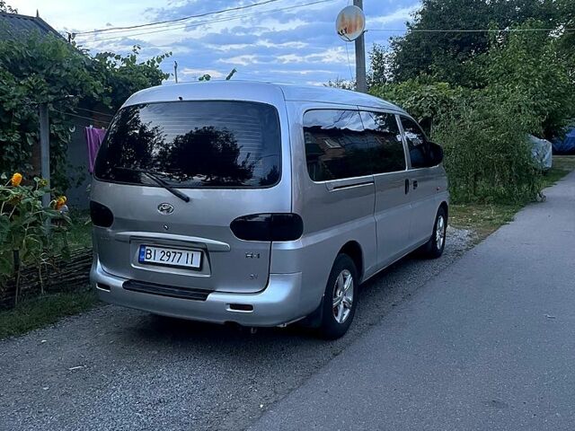 Серый Хендай H-1, объемом двигателя 2.5 л и пробегом 248 тыс. км за 5200 $, фото 11 на Automoto.ua