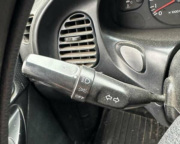 Синій Хендай H-1, об'ємом двигуна 2.35 л та пробігом 386 тис. км за 2500 $, фото 21 на Automoto.ua