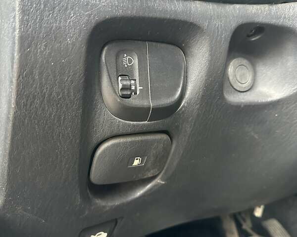 Синій Хендай H-1, об'ємом двигуна 2.35 л та пробігом 386 тис. км за 2500 $, фото 19 на Automoto.ua