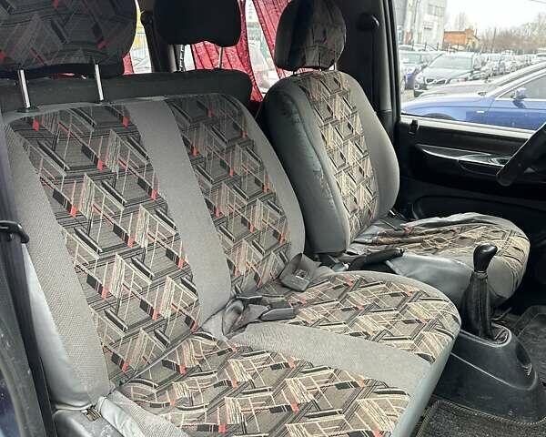 Синій Хендай H-1, об'ємом двигуна 2.35 л та пробігом 386 тис. км за 2500 $, фото 25 на Automoto.ua