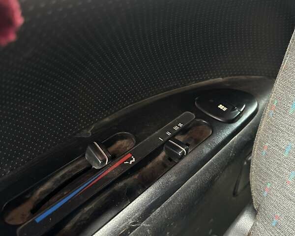 Синій Хендай H-1, об'ємом двигуна 2.35 л та пробігом 386 тис. км за 2500 $, фото 12 на Automoto.ua