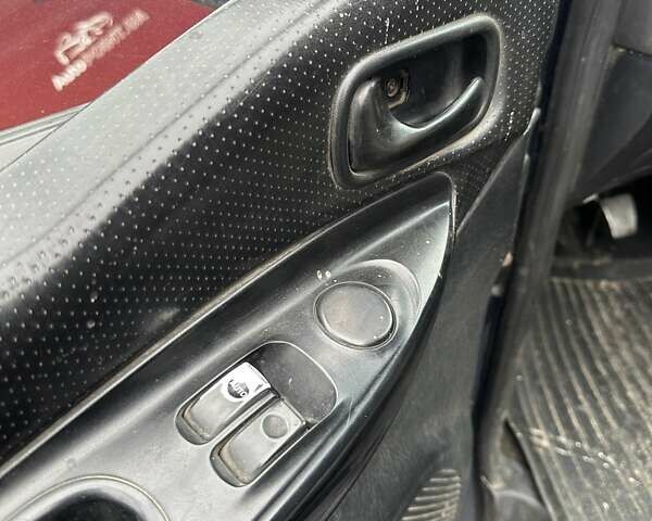 Синій Хендай H-1, об'ємом двигуна 2.35 л та пробігом 386 тис. км за 2500 $, фото 18 на Automoto.ua