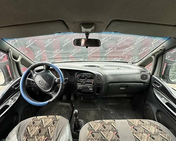 Синій Хендай H-1, об'ємом двигуна 2.35 л та пробігом 386 тис. км за 2500 $, фото 14 на Automoto.ua