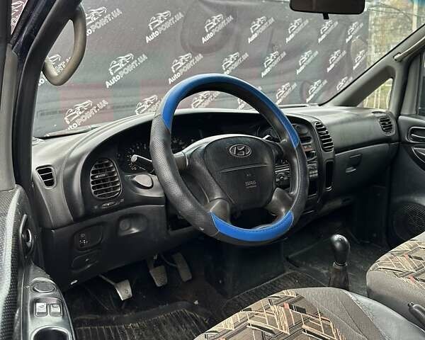 Синій Хендай H-1, об'ємом двигуна 2.35 л та пробігом 386 тис. км за 2500 $, фото 16 на Automoto.ua