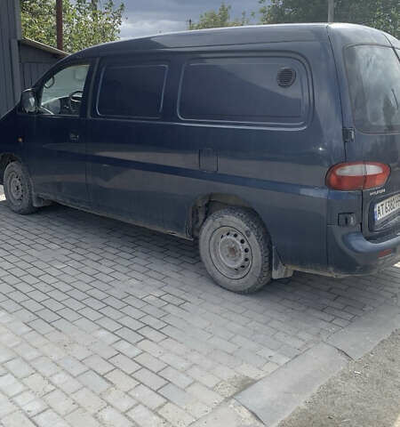 Синий Хендай H-1, объемом двигателя 2.48 л и пробегом 227 тыс. км за 2500 $, фото 1 на Automoto.ua