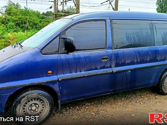 Синий Хендай H-1, объемом двигателя 2.5 л и пробегом 374 тыс. км за 2500 $, фото 2 на Automoto.ua