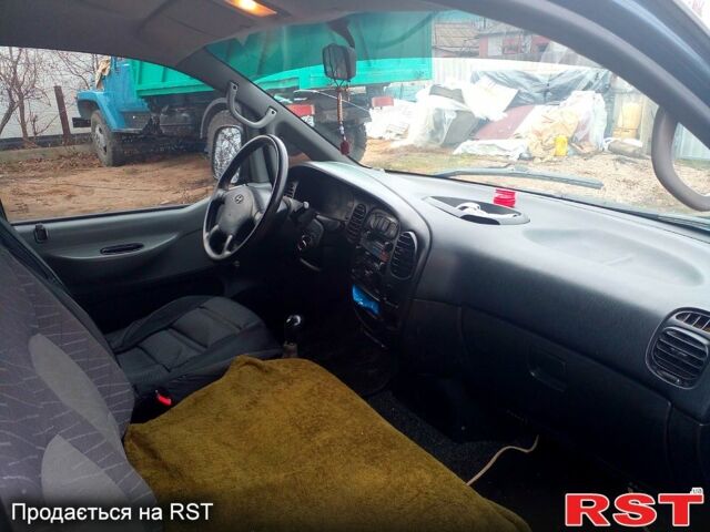 Синий Хендай H-1, объемом двигателя 2.5 л и пробегом 295 тыс. км за 5300 $, фото 4 на Automoto.ua