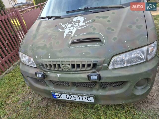 Зеленый Хендай H-1, объемом двигателя 2.48 л и пробегом 295 тыс. км за 3800 $, фото 2 на Automoto.ua