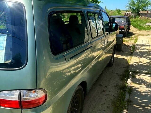 Зеленый Хендай H-1, объемом двигателя 2.5 л и пробегом 180 тыс. км за 3500 $, фото 3 на Automoto.ua