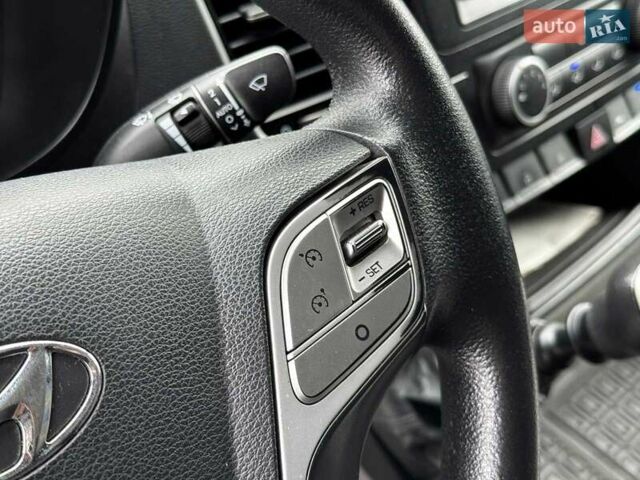 Хендай H350 2016 в Киеве на Automoto.ua Белый Хендай H350, объемом двигателя 2.5 л и пробегом 350 тыс. км за 11500 $, фото 11 на Automoto.ua