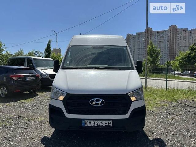 Білий Хендай H350, об'ємом двигуна 2.5 л та пробігом 325 тис. км за 12500 $, фото 1 на Automoto.ua