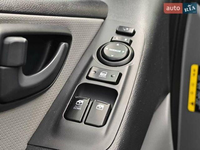 Серый Хендай H350, объемом двигателя 2.5 л и пробегом 120 тыс. км за 16700 $, фото 16 на Automoto.ua