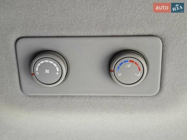 Серый Хендай H350, объемом двигателя 2.5 л и пробегом 120 тыс. км за 16700 $, фото 15 на Automoto.ua
