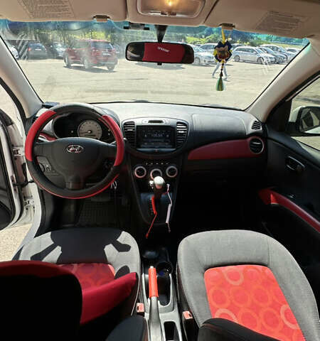 Белый Хендай и10, объемом двигателя 1.2 л и пробегом 140 тыс. км за 6200 $, фото 10 на Automoto.ua