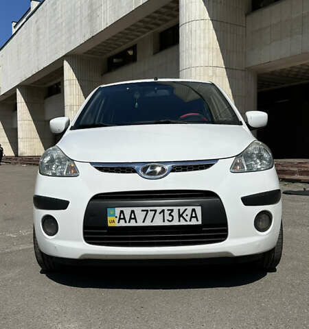 Белый Хендай и10, объемом двигателя 1.2 л и пробегом 140 тыс. км за 6200 $, фото 1 на Automoto.ua