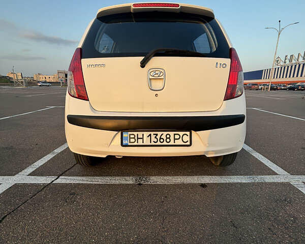 Белый Хендай и10, объемом двигателя 1.09 л и пробегом 115 тыс. км за 5400 $, фото 4 на Automoto.ua