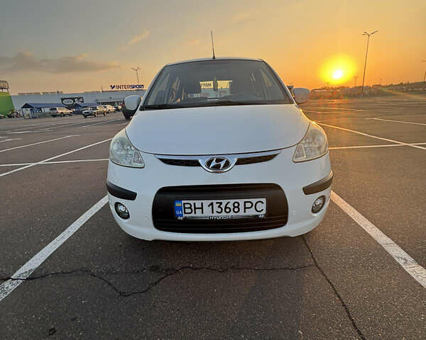 Белый Хендай и10, объемом двигателя 1.09 л и пробегом 115 тыс. км за 5400 $, фото 1 на Automoto.ua