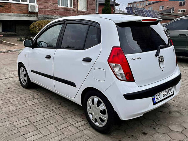 Белый Хендай и10, объемом двигателя 1.1 л и пробегом 169 тыс. км за 5800 $, фото 2 на Automoto.ua