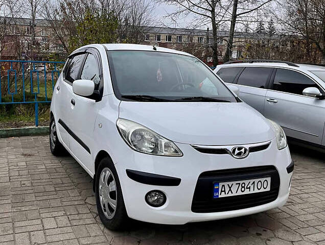 Белый Хендай и10, объемом двигателя 1.1 л и пробегом 169 тыс. км за 5800 $, фото 12 на Automoto.ua