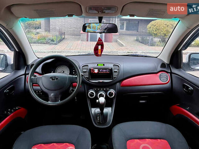 Белый Хендай и10, объемом двигателя 1.1 л и пробегом 169 тыс. км за 5800 $, фото 3 на Automoto.ua