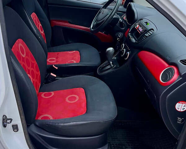 Белый Хендай и10, объемом двигателя 1.1 л и пробегом 169 тыс. км за 5800 $, фото 6 на Automoto.ua