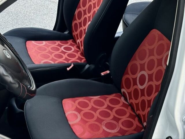 Білий Хендай і10, об'ємом двигуна 1.2 л та пробігом 96 тис. км за 6600 $, фото 22 на Automoto.ua