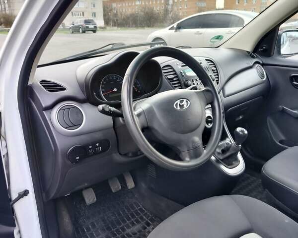 Білий Хендай і10, об'ємом двигуна 1.09 л та пробігом 212 тис. км за 4200 $, фото 9 на Automoto.ua