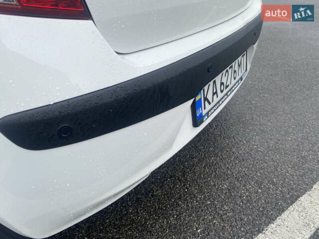 Белый Хендай и10, объемом двигателя 1.25 л и пробегом 163 тыс. км за 6200 $, фото 5 на Automoto.ua