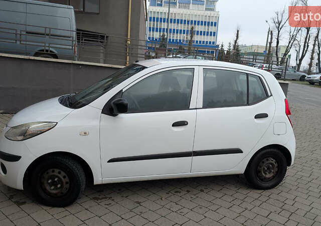 Белый Хендай и10, объемом двигателя 1.09 л и пробегом 103 тыс. км за 3900 $, фото 1 на Automoto.ua