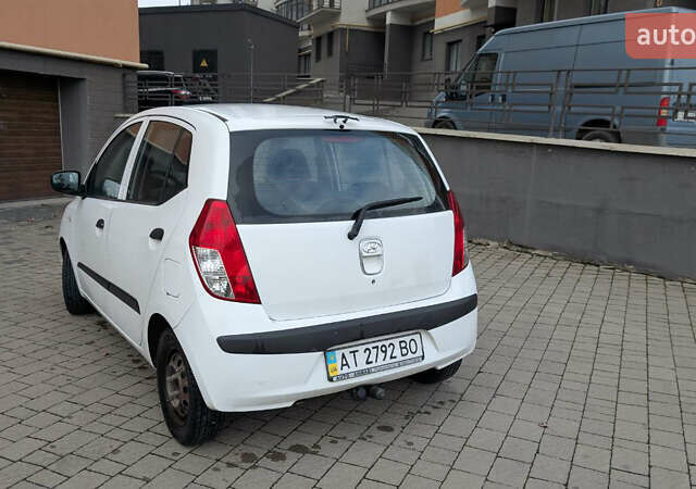 Белый Хендай и10, объемом двигателя 1.09 л и пробегом 103 тыс. км за 3900 $, фото 2 на Automoto.ua