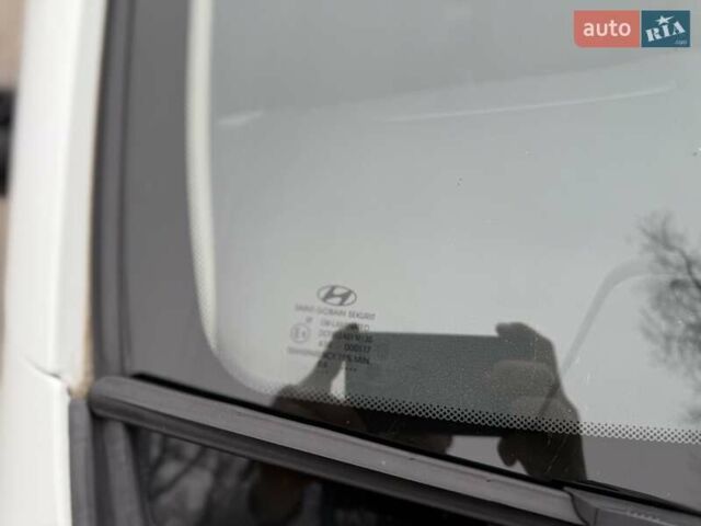 Белый Хендай и10, объемом двигателя 1.09 л и пробегом 160 тыс. км за 4500 $, фото 17 на Automoto.ua
