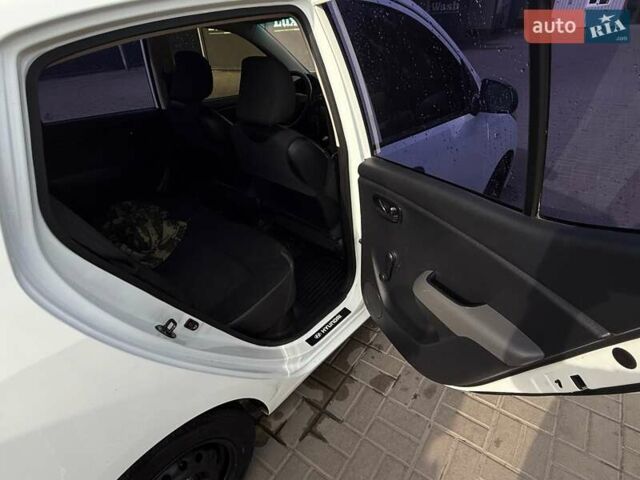 Белый Хендай и10, объемом двигателя 1.09 л и пробегом 193 тыс. км за 4950 $, фото 9 на Automoto.ua