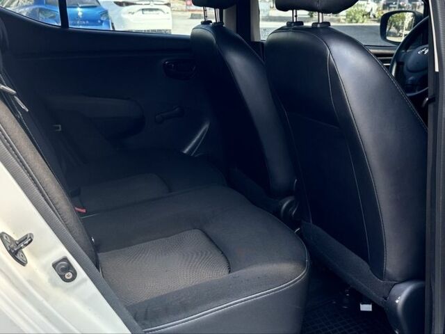 Белый Хендай и10, объемом двигателя 1.1 л и пробегом 145 тыс. км за 5600 $, фото 16 на Automoto.ua