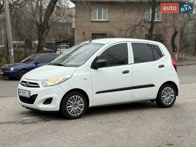 Белый Хендай и10, объемом двигателя 1.09 л и пробегом 160 тыс. км за 4500 $, фото 3 на Automoto.ua
