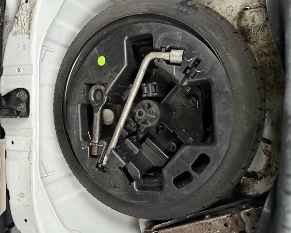 Белый Хендай и10, объемом двигателя 1.09 л и пробегом 160 тыс. км за 4500 $, фото 22 на Automoto.ua