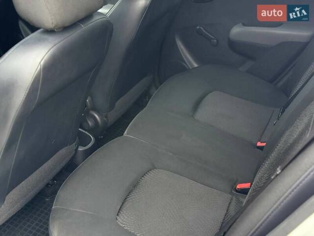 Білий Хендай і10, об'ємом двигуна 1.09 л та пробігом 148 тис. км за 4799 $, фото 9 на Automoto.ua