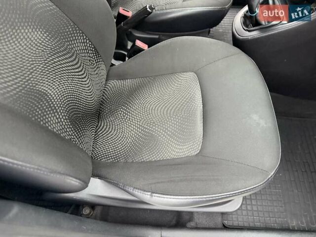 Белый Хендай и10, объемом двигателя 1.09 л и пробегом 160 тыс. км за 4500 $, фото 28 на Automoto.ua