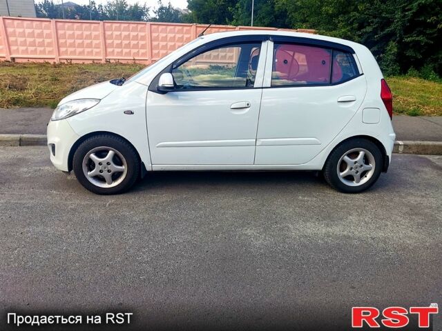 Белый Хендай и10, объемом двигателя 1.1 л и пробегом 121 тыс. км за 6500 $, фото 2 на Automoto.ua