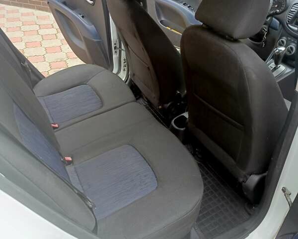 Белый Хендай и10, объемом двигателя 1.25 л и пробегом 80 тыс. км за 4999 $, фото 11 на Automoto.ua