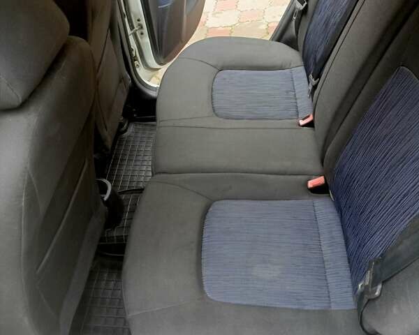 Белый Хендай и10, объемом двигателя 1.25 л и пробегом 80 тыс. км за 4999 $, фото 12 на Automoto.ua