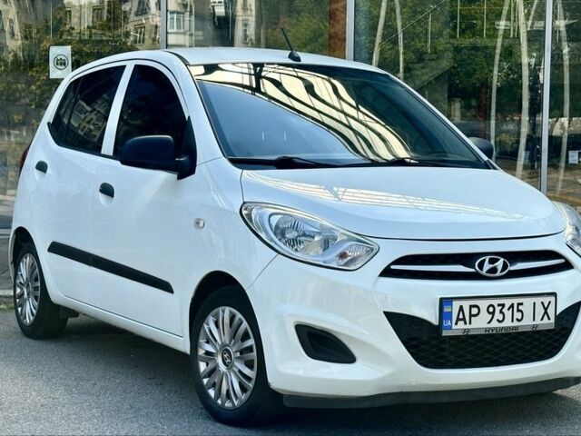 Белый Хендай и10, объемом двигателя 1.1 л и пробегом 145 тыс. км за 5600 $, фото 6 на Automoto.ua