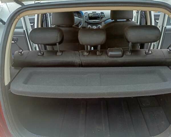 Белый Хендай и10, объемом двигателя 1.25 л и пробегом 80 тыс. км за 4999 $, фото 9 на Automoto.ua