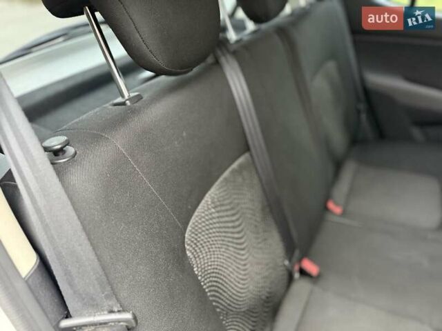 Белый Хендай и10, объемом двигателя 1.09 л и пробегом 160 тыс. км за 4500 $, фото 25 на Automoto.ua