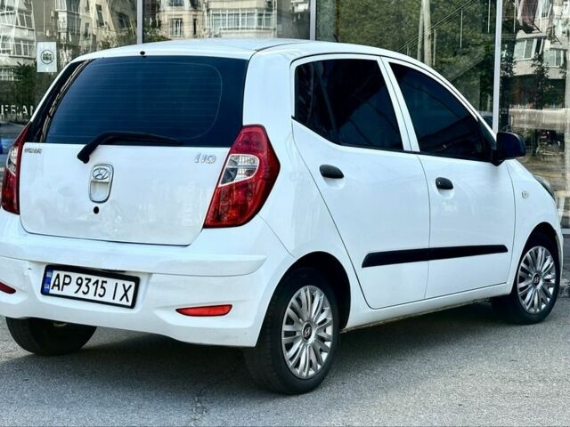 Белый Хендай и10, объемом двигателя 1.1 л и пробегом 145 тыс. км за 5600 $, фото 4 на Automoto.ua