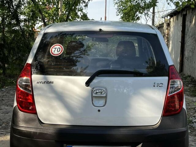 Белый Хендай и10, объемом двигателя 1.1 л и пробегом 128 тыс. км за 4500 $, фото 2 на Automoto.ua