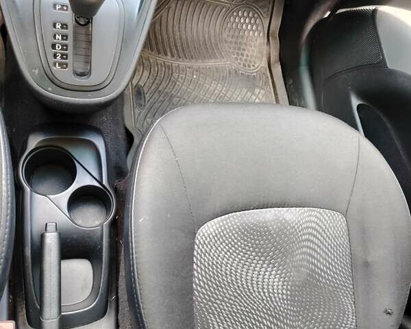 Белый Хендай и10, объемом двигателя 1.1 л и пробегом 128 тыс. км за 6400 $, фото 9 на Automoto.ua