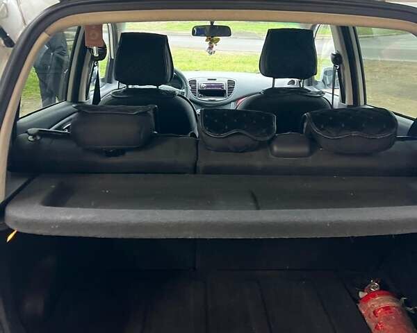 Белый Хендай и10, объемом двигателя 1.2 л и пробегом 129 тыс. км за 5900 $, фото 5 на Automoto.ua