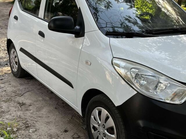 Белый Хендай и10, объемом двигателя 1.1 л и пробегом 128 тыс. км за 4500 $, фото 3 на Automoto.ua